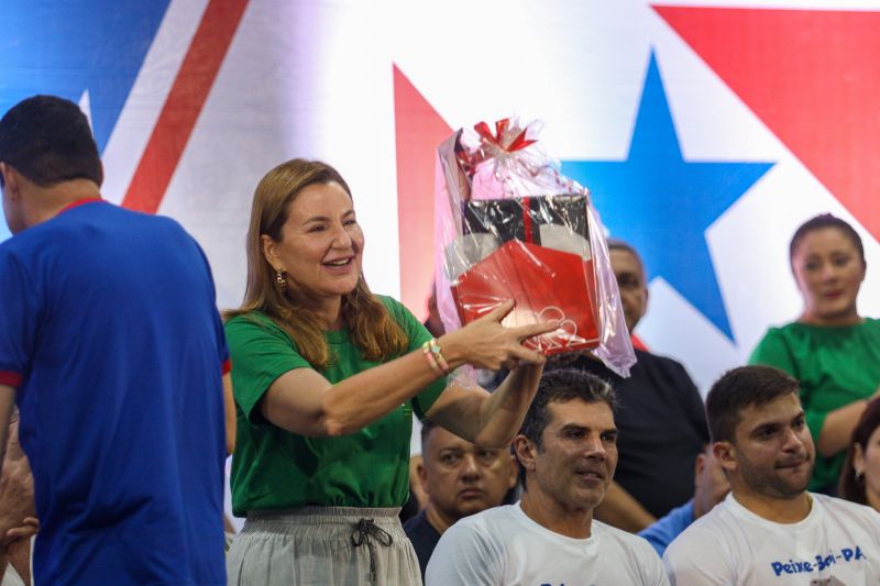 Agenda Gov PEIXE BOI - Fotos Pedro Guerreiro

PopulaÃ§Ã£o de Peixe-Boi comemora a entrega de nova escola Jonathas Pontes Athias <div class='credito_fotos'>Foto: Pedro Guerreiro / Ag. Pará &nbsp;&nbsp;|&nbsp;&nbsp; <a href='/midias/2024/originais/20066_c02d8ecc-8bd2-71ab-c582-9fb76b9e04c3.jpg' download><i class='fa-solid fa-download'></i> Download</a></div>