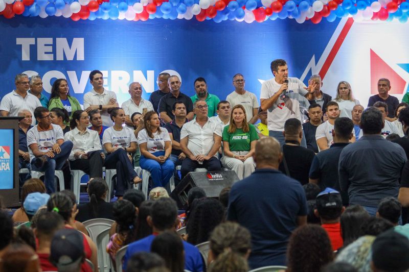 Agenda Gov PEIXE BOI - Fotos Pedro Guerreiro

PopulaÃ§Ã£o de Peixe-Boi comemora a entrega de nova escola Jonathas Pontes Athias <div class='credito_fotos'>Foto: Pedro Guerreiro / Ag. Pará &nbsp;&nbsp;|&nbsp;&nbsp; <a href='/midias/2024/originais/20066_d98fc8d0-8ba2-7a6d-6a1e-706f48d1ae10.jpg' download><i class='fa-solid fa-download'></i> Download</a></div>