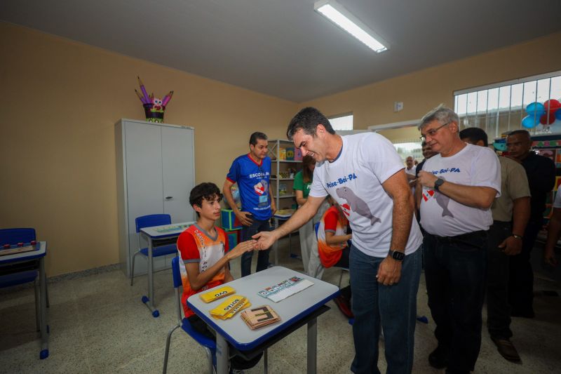 Agenda Gov PEIXE BOI - Fotos Pedro Guerreiro

PopulaÃ§Ã£o de Peixe-Boi comemora a entrega de nova escola Jonathas Pontes Athias <div class='credito_fotos'>Foto: Pedro Guerreiro / Ag. Pará &nbsp;&nbsp;|&nbsp;&nbsp; <a href='/midias/2024/originais/20066_e0c3f8c9-0931-df10-941d-d62898632e9b.jpg' download><i class='fa-solid fa-download'></i> Download</a></div>