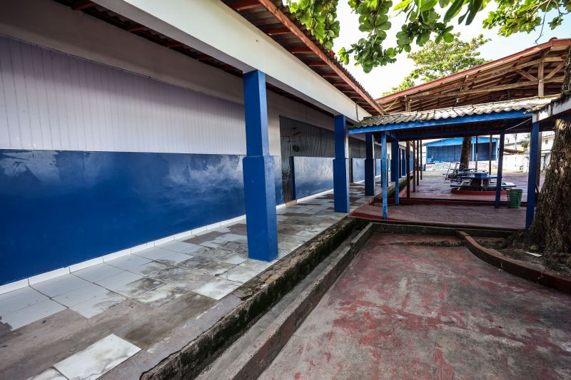 Local onde será construída a nova Escola Paulino de Brito • Centro Especializado de Atendimento a Meninas e Mulheres Marajoaras <div class='credito_fotos'>Foto: Marcelo Lelis / Ag. Pará &nbsp;&nbsp;|&nbsp;&nbsp; <a href='/midias/2024/originais/20113_3dac7274-2288-1066-b7bb-40d10ee2e3d3.jpg' download><i class='fa-solid fa-download'></i> Download</a></div>