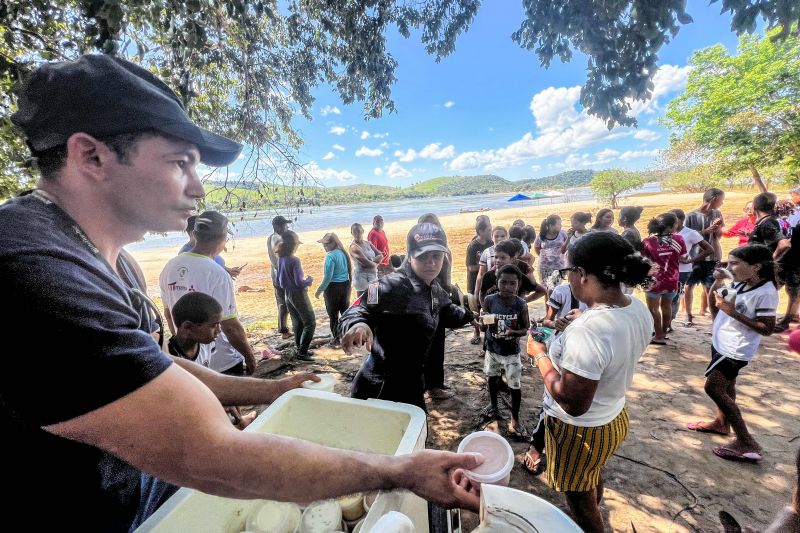 Soltura de 3 mil quelônios no rio Araguaia marcam programação pelo “Junho Verde” no sudeste paraense <div class='credito_fotos'>Foto: João Vitor Santos / Ascom Ideflor-Bio &nbsp;&nbsp;|&nbsp;&nbsp; <a href='/midias/2024/originais/20124_83493db0-e630-f489-3b56-b46fa973f40f.jpg' download><i class='fa-solid fa-download'></i> Download</a></div>