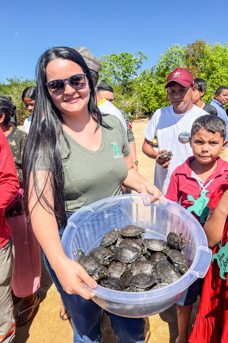 Soltura de 3 mil quelônios no rio Araguaia marcam programação pelo “Junho Verde” no sudeste paraense <div class='credito_fotos'>Foto: João Vitor Santos / Ascom Ideflor-Bio &nbsp;&nbsp;|&nbsp;&nbsp; <a href='/midias/2024/originais/20124_a12abe83-6253-9285-e5a3-6be2680cb9ce.jpg' download><i class='fa-solid fa-download'></i> Download</a></div>