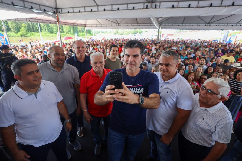 
Bragança - Entrega de Títulos de Terra - Entrega de CAR Validados para a Agricultura Familiar - Programa Regulariza Pará - Entrega de Motocicletas da Linha CredCidadão Mototaxista Pai D’Égua - Fotos Bruno Cecim/Agência Pará <div class='credito_fotos'>Foto: Bruno Cecim / Ag.Pará &nbsp;&nbsp;|&nbsp;&nbsp; <a href='/midias/2024/originais/20139_0d9aafd7-8c26-783c-68fe-60ffef222cdc.jpg' download><i class='fa-solid fa-download'></i> Download</a></div>