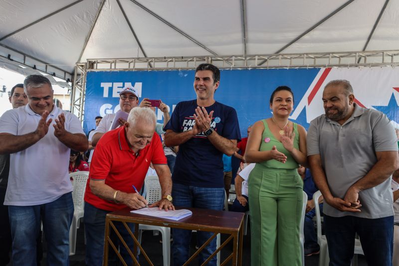 
Bragança - Entrega de Títulos de Terra - Entrega de CAR Validados para a Agricultura Familiar - Programa Regulariza Pará - Entrega de Motocicletas da Linha CredCidadão Mototaxista Pai D’Égua - Fotos Bruno Cecim/Agência Pará <div class='credito_fotos'>Foto: Bruno Cecim / Ag.Pará &nbsp;&nbsp;|&nbsp;&nbsp; <a href='/midias/2024/originais/20139_22d475ee-a83c-36d1-ec6b-0ead9c1b92e3.jpg' download><i class='fa-solid fa-download'></i> Download</a></div>