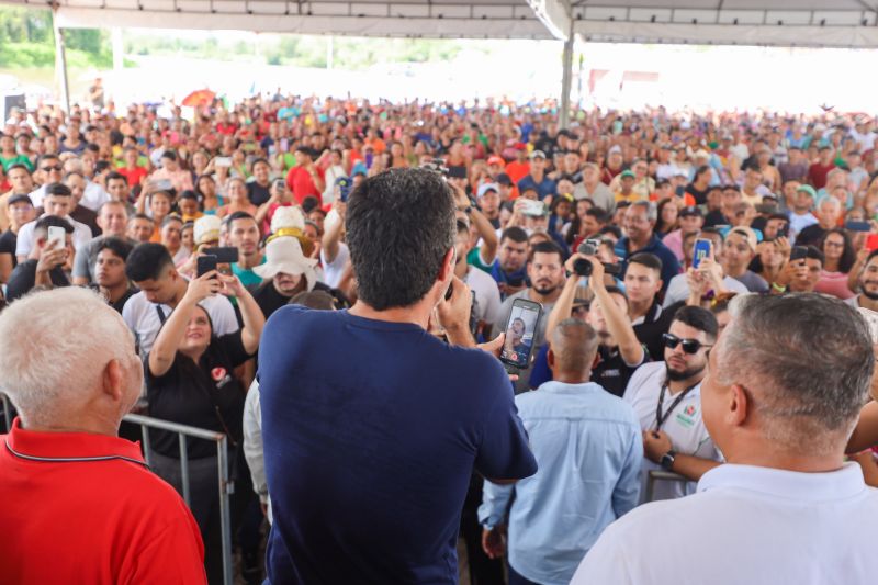 
Bragança - Entrega de Títulos de Terra - Entrega de CAR Validados para a Agricultura Familiar - Programa Regulariza Pará - Entrega de Motocicletas da Linha CredCidadão Mototaxista Pai D’Égua - Fotos Bruno Cecim/Agência Pará <div class='credito_fotos'>Foto: Bruno Cecim / Ag.Pará &nbsp;&nbsp;|&nbsp;&nbsp; <a href='/midias/2024/originais/20139_3f358811-bd43-4100-a51b-3e10c06744c8.jpg' download><i class='fa-solid fa-download'></i> Download</a></div>