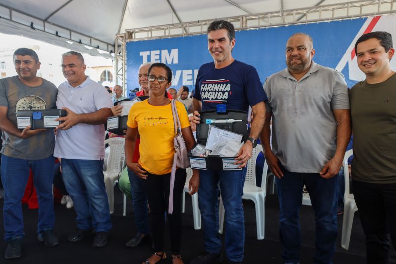 
Bragança - Entrega de Títulos de Terra - Entrega de CAR Validados para a Agricultura Familiar - Programa Regulariza Pará - Entrega de Motocicletas da Linha CredCidadão Mototaxista Pai D’Égua - Fotos Bruno Cecim/Agência Pará <div class='credito_fotos'>Foto: Bruno Cecim / Ag.Pará &nbsp;&nbsp;|&nbsp;&nbsp; <a href='/midias/2024/originais/20139_3fe8d3a5-d860-d0e2-d685-76346c26342c.jpg' download><i class='fa-solid fa-download'></i> Download</a></div>