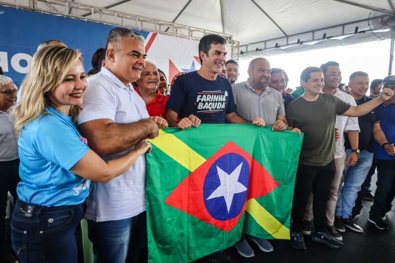 
Bragança - Entrega de Títulos de Terra - Entrega de CAR Validados para a Agricultura Familiar - Programa Regulariza Pará - Entrega de Motocicletas da Linha CredCidadão Mototaxista Pai D’Égua - Fotos Bruno Cecim/Agência Pará <div class='credito_fotos'>Foto: Bruno Cecim / Ag.Pará &nbsp;&nbsp;|&nbsp;&nbsp; <a href='/midias/2024/originais/20139_5535b4da-7c4f-9751-1f47-73982c0cc520.jpg' download><i class='fa-solid fa-download'></i> Download</a></div>
