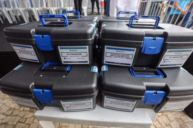 
Bragança - Entrega de Títulos de Terra - Entrega de CAR Validados para a Agricultura Familiar - Programa Regulariza Pará - Entrega de Motocicletas da Linha CredCidadão Mototaxista Pai D’Égua - Fotos Bruno Cecim/Agência Pará <div class='credito_fotos'>Foto: Bruno Cecim / Ag.Pará &nbsp;&nbsp;|&nbsp;&nbsp; <a href='/midias/2024/originais/20139_5bd335ee-ea7b-ab93-7320-abe1dc074b29.jpg' download><i class='fa-solid fa-download'></i> Download</a></div>