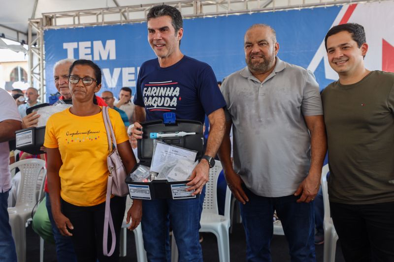 
Bragança - Entrega de Títulos de Terra - Entrega de CAR Validados para a Agricultura Familiar - Programa Regulariza Pará - Entrega de Motocicletas da Linha CredCidadão Mototaxista Pai D’Égua - Fotos Bruno Cecim/Agência Pará <div class='credito_fotos'>Foto: Bruno Cecim / Ag.Pará &nbsp;&nbsp;|&nbsp;&nbsp; <a href='/midias/2024/originais/20139_5df698f2-48ee-1924-90fb-d179c08b20ab.jpg' download><i class='fa-solid fa-download'></i> Download</a></div>