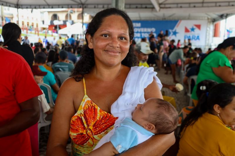 Bragança - Entrega de Títulos de Terra - Entrega de CAR Validados para a Agricultura Familiar - Programa Regulariza Pará - Entrega de Motocicletas da Linha CredCidadão Mototaxista Pai D’Égua - Fotos Bruno Cecim/Agência Pará <div class='credito_fotos'>Foto: Bruno Cecim / Ag.Pará &nbsp;&nbsp;|&nbsp;&nbsp; <a href='/midias/2024/originais/20139_63ae324a-b639-ca55-8d73-e19fdba129ca.jpg' download><i class='fa-solid fa-download'></i> Download</a></div>