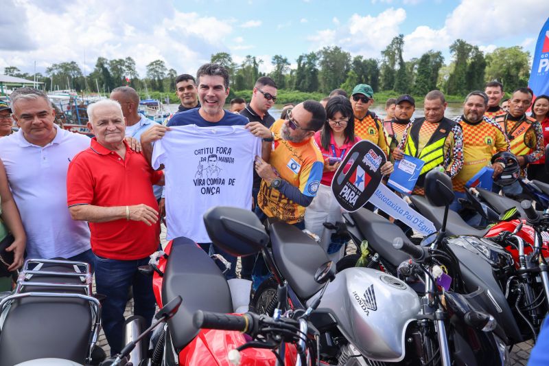 
Bragança - Entrega de Títulos de Terra - Entrega de CAR Validados para a Agricultura Familiar - Programa Regulariza Pará - Entrega de Motocicletas da Linha CredCidadão Mototaxista Pai D’Égua - Fotos Bruno Cecim/Agência Pará <div class='credito_fotos'>Foto: Bruno Cecim / Ag.Pará &nbsp;&nbsp;|&nbsp;&nbsp; <a href='/midias/2024/originais/20139_6d54e1f8-bb47-775a-f8f9-24a05da81bcc.jpg' download><i class='fa-solid fa-download'></i> Download</a></div>