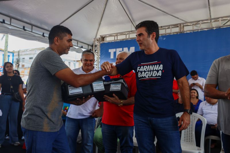 
Bragança - Entrega de Títulos de Terra - Entrega de CAR Validados para a Agricultura Familiar - Programa Regulariza Pará - Entrega de Motocicletas da Linha CredCidadão Mototaxista Pai D’Égua - Fotos Bruno Cecim/Agência Pará <div class='credito_fotos'>Foto: Bruno Cecim / Ag.Pará &nbsp;&nbsp;|&nbsp;&nbsp; <a href='/midias/2024/originais/20139_751ecab9-c7f8-33db-c236-8f00e4a25d3d.jpg' download><i class='fa-solid fa-download'></i> Download</a></div>