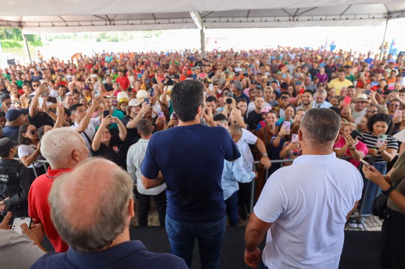 
Bragança - Entrega de Títulos de Terra - Entrega de CAR Validados para a Agricultura Familiar - Programa Regulariza Pará - Entrega de Motocicletas da Linha CredCidadão Mototaxista Pai D’Égua - Fotos Bruno Cecim/Agência Pará <div class='credito_fotos'>Foto: Bruno Cecim / Ag.Pará &nbsp;&nbsp;|&nbsp;&nbsp; <a href='/midias/2024/originais/20139_77535273-0561-4e65-9d1c-4bccca9e49e5.jpg' download><i class='fa-solid fa-download'></i> Download</a></div>