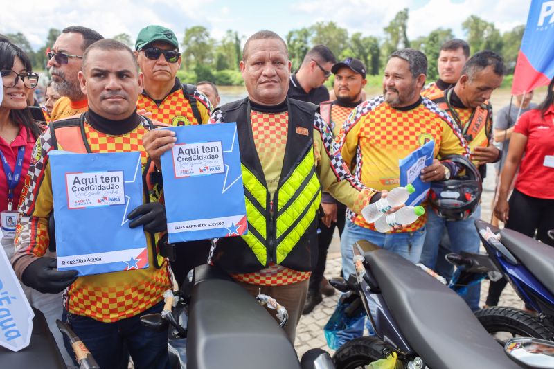 
Bragança - Entrega de Títulos de Terra - Entrega de CAR Validados para a Agricultura Familiar - Programa Regulariza Pará - Entrega de Motocicletas da Linha CredCidadão Mototaxista Pai D’Égua - Fotos Bruno Cecim/Agência Pará <div class='credito_fotos'>Foto: Bruno Cecim / Ag.Pará &nbsp;&nbsp;|&nbsp;&nbsp; <a href='/midias/2024/originais/20139_8a266359-22d4-346d-a2dc-7b1b68325ad3.jpg' download><i class='fa-solid fa-download'></i> Download</a></div>