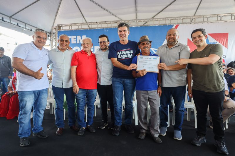 
Bragança - Entrega de Títulos de Terra - Entrega de CAR Validados para a Agricultura Familiar - Programa Regulariza Pará - Entrega de Motocicletas da Linha CredCidadão Mototaxista Pai D’Égua - Fotos Bruno Cecim/Agência Pará <div class='credito_fotos'>Foto: Bruno Cecim / Ag.Pará &nbsp;&nbsp;|&nbsp;&nbsp; <a href='/midias/2024/originais/20139_994fcb18-dd13-efdc-5394-cbbc444efe69.jpg' download><i class='fa-solid fa-download'></i> Download</a></div>