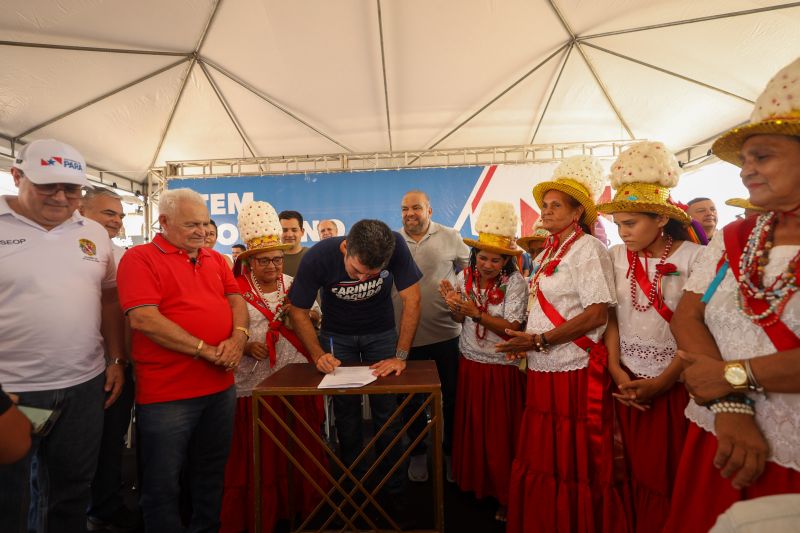 
Bragança - Entrega de Títulos de Terra - Entrega de CAR Validados para a Agricultura Familiar - Programa Regulariza Pará - Entrega de Motocicletas da Linha CredCidadão Mototaxista Pai D’Égua - Fotos Bruno Cecim/Agência Pará <div class='credito_fotos'>Foto: Bruno Cecim / Ag.Pará &nbsp;&nbsp;|&nbsp;&nbsp; <a href='/midias/2024/originais/20139_aa48ef3b-7796-1a7f-1d92-ad3182e80812.jpg' download><i class='fa-solid fa-download'></i> Download</a></div>