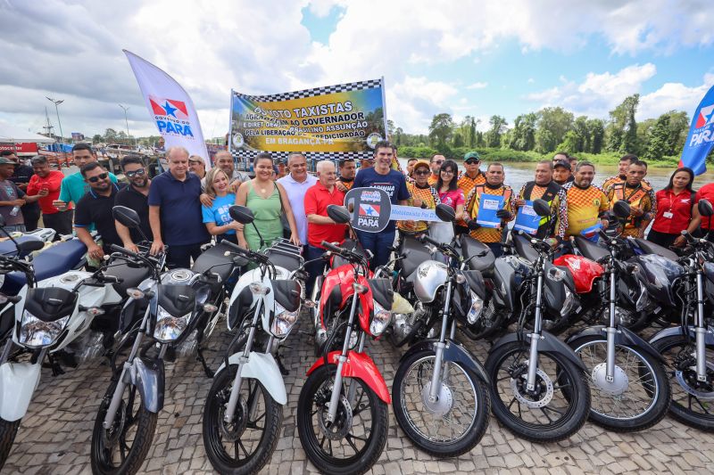 
Bragança - Entrega de Títulos de Terra - Entrega de CAR Validados para a Agricultura Familiar - Programa Regulariza Pará - Entrega de Motocicletas da Linha CredCidadão Mototaxista Pai D’Égua - Fotos Bruno Cecim/Agência Pará <div class='credito_fotos'>Foto: Bruno Cecim / Ag.Pará &nbsp;&nbsp;|&nbsp;&nbsp; <a href='/midias/2024/originais/20139_abe4c9d5-d779-104c-a412-326935c28b4e.jpg' download><i class='fa-solid fa-download'></i> Download</a></div>