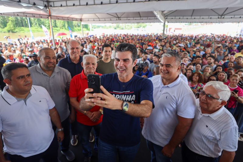 
Bragança - Entrega de Títulos de Terra - Entrega de CAR Validados para a Agricultura Familiar - Programa Regulariza Pará - Entrega de Motocicletas da Linha CredCidadão Mototaxista Pai D’Égua - Fotos Bruno Cecim/Agência Pará <div class='credito_fotos'>Foto: Bruno Cecim / Ag.Pará &nbsp;&nbsp;|&nbsp;&nbsp; <a href='/midias/2024/originais/20139_b9f71323-2fa3-589b-fb23-717aad4bbb76.jpg' download><i class='fa-solid fa-download'></i> Download</a></div>