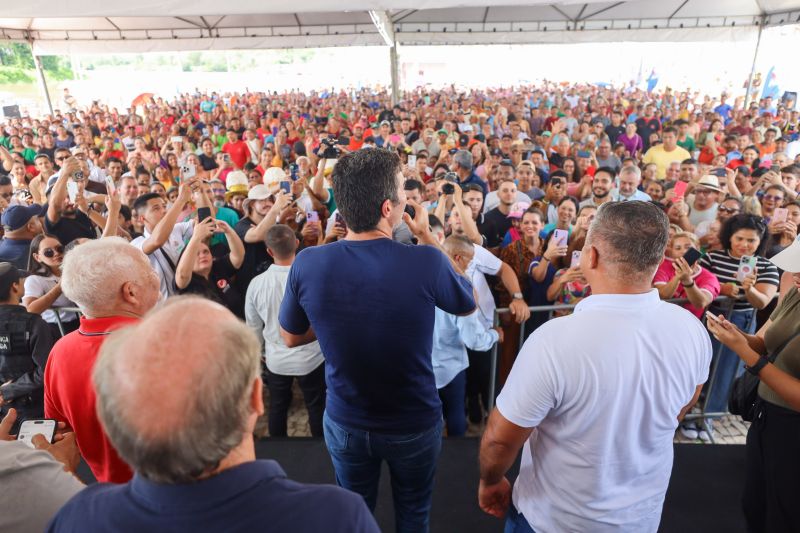 
Bragança - Entrega de Títulos de Terra - Entrega de CAR Validados para a Agricultura Familiar - Programa Regulariza Pará - Entrega de Motocicletas da Linha CredCidadão Mototaxista Pai D’Égua - Fotos Bruno Cecim/Agência Pará <div class='credito_fotos'>Foto: Bruno Cecim / Ag.Pará &nbsp;&nbsp;|&nbsp;&nbsp; <a href='/midias/2024/originais/20139_bb1540e4-7fb3-0b39-19f9-cdc06432d068.jpg' download><i class='fa-solid fa-download'></i> Download</a></div>