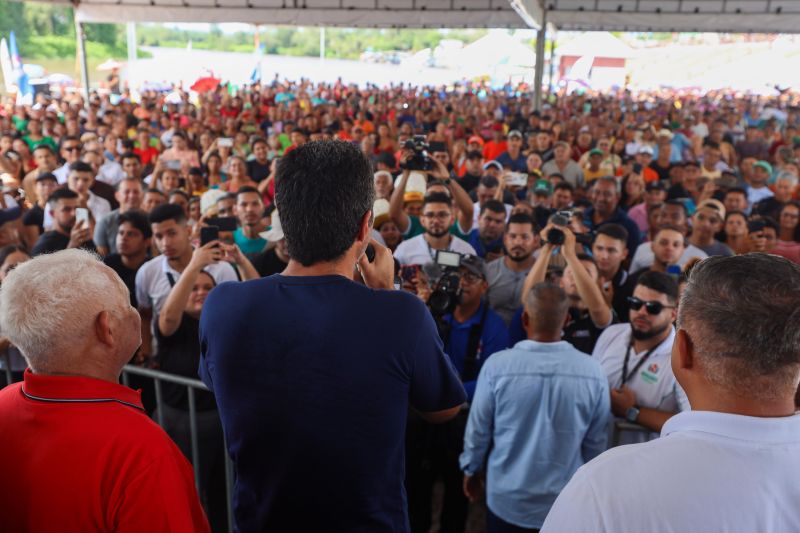 
Bragança - Entrega de Títulos de Terra - Entrega de CAR Validados para a Agricultura Familiar - Programa Regulariza Pará - Entrega de Motocicletas da Linha CredCidadão Mototaxista Pai D’Égua - Fotos Bruno Cecim/Agência Pará <div class='credito_fotos'>Foto: Bruno Cecim / Ag.Pará &nbsp;&nbsp;|&nbsp;&nbsp; <a href='/midias/2024/originais/20139_ea81be00-1041-b21e-3fa7-337a87f899fb.jpg' download><i class='fa-solid fa-download'></i> Download</a></div>