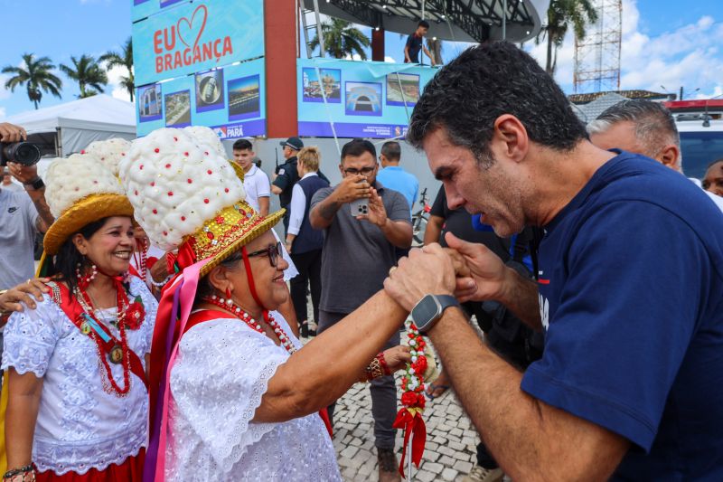 
Bragança - Entrega de Títulos de Terra - Entrega de CAR Validados para a Agricultura Familiar - Programa Regulariza Pará - Entrega de Motocicletas da Linha CredCidadão Mototaxista Pai D’Égua - Fotos Bruno Cecim/Agência Pará <div class='credito_fotos'>Foto: Bruno Cecim / Ag.Pará &nbsp;&nbsp;|&nbsp;&nbsp; <a href='/midias/2024/originais/20139_ec3e62a1-4555-6f28-c47f-53ff54ee2648.jpg' download><i class='fa-solid fa-download'></i> Download</a></div>