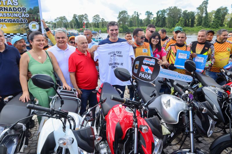 
Bragança - Entrega de Títulos de Terra - Entrega de CAR Validados para a Agricultura Familiar - Programa Regulariza Pará - Entrega de Motocicletas da Linha CredCidadão Mototaxista Pai D’Égua - Fotos Bruno Cecim/Agência Pará <div class='credito_fotos'>Foto: Bruno Cecim / Ag.Pará &nbsp;&nbsp;|&nbsp;&nbsp; <a href='/midias/2024/originais/20139_ee70f385-9f85-0090-abc5-afcf9b63b15f.jpg' download><i class='fa-solid fa-download'></i> Download</a></div>