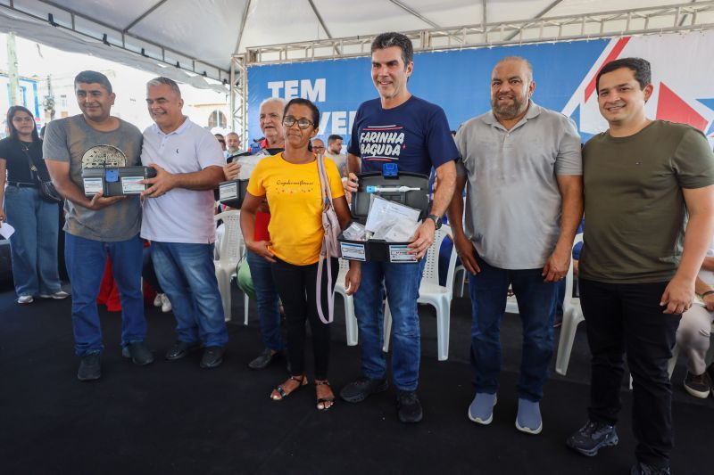 
Bragança - Entrega de Títulos de Terra - Entrega de CAR Validados para a Agricultura Familiar - Programa Regulariza Pará - Entrega de Motocicletas da Linha CredCidadão Mototaxista Pai D’Égua - Fotos Bruno Cecim/Agência Pará <div class='credito_fotos'>Foto: Bruno Cecim / Ag.Pará &nbsp;&nbsp;|&nbsp;&nbsp; <a href='/midias/2024/originais/20139_f408a720-16c5-5708-dd8d-32004ec0e44b.jpg' download><i class='fa-solid fa-download'></i> Download</a></div>