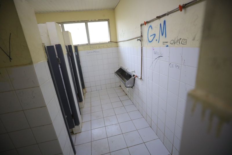  EEEM Professora Marluce Massariol de Souza, que será reconstruída <div class='credito_fotos'>Foto: Marcelo Lelis / Ag. Pará &nbsp;&nbsp;|&nbsp;&nbsp; <a href='/midias/2024/originais/20172_4582d342-78bc-c772-37d2-b0c33d83ad70.jpg' download><i class='fa-solid fa-download'></i> Download</a></div>