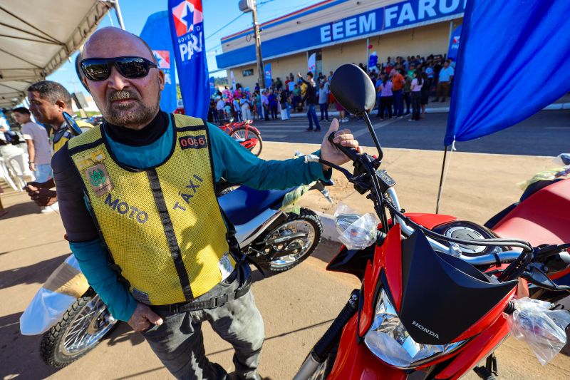 Pedro Paulino Pinto da Silva - Mototaxista <div class='credito_fotos'>Foto: Marcelo Lelis / Ag. Pará &nbsp;&nbsp;|&nbsp;&nbsp; <a href='/midias/2024/originais/20178_7d51b6de-8f5d-1e1d-3ff2-04c3f300053a.jpg' download><i class='fa-solid fa-download'></i> Download</a></div>
