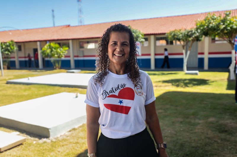 Maria Olga, diretora da escola