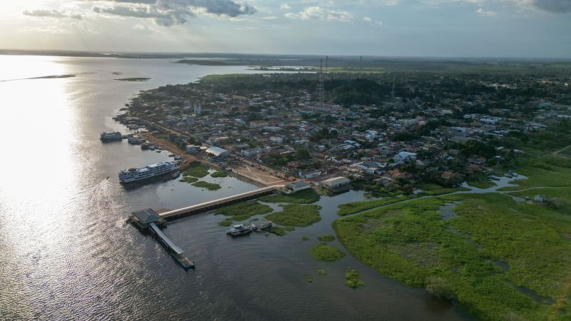 fotos;: Raphael Luz / AGPARÁ

 Entrega Via Asfaltadas + Entrega Centro de Eventos Ione Gantus + Sua Casa + Cred Cidadao <div class='credito_fotos'>Foto: Raphael Luz / Ag. Pará &nbsp;&nbsp;|&nbsp;&nbsp; <a href='/midias/2024/originais/20270_0751ae40-31a0-819b-fbd3-b3500fa7af87.jpg' download><i class='fa-solid fa-download'></i> Download</a></div>
