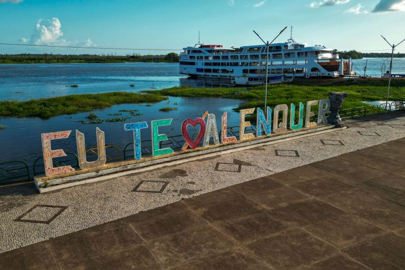 fotos;: Raphael Luz / AGPARÁ

 Entrega Via Asfaltadas + Entrega Centro de Eventos Ione Gantus + Sua Casa + Cred Cidadao <div class='credito_fotos'>Foto: Raphael Luz / Ag. Pará &nbsp;&nbsp;|&nbsp;&nbsp; <a href='/midias/2024/originais/20270_414a0c1f-917d-87db-4d05-386274b3f662.jpg' download><i class='fa-solid fa-download'></i> Download</a></div>