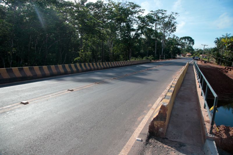 Governador Helder Barbalho Inauguração da Perna Leste

 Fotos Marco Santos/ Ag Pará <div class='credito_fotos'>Foto: Marco Santos / Ag. Pará &nbsp;&nbsp;|&nbsp;&nbsp; <a href='/midias/2024/originais/20297_b34358d6-3a9f-ddbe-9371-b323150602c4.jpg' download><i class='fa-solid fa-download'></i> Download</a></div>