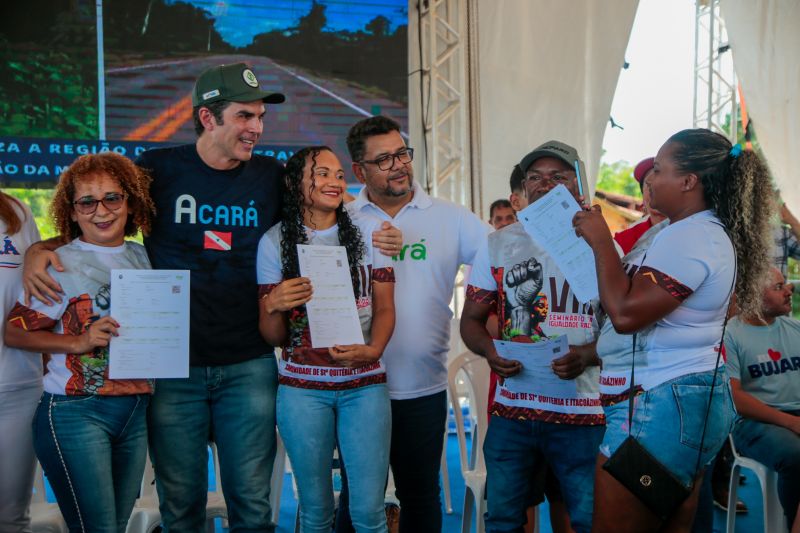 Governador Helder Barbalho Entrega de CAF para os Agricultores da Associação Remanescente de Quilombolas da Nova Aliança da Boa Vista <div class='credito_fotos'>Foto: Marco Santos / Ag. Pará &nbsp;&nbsp;|&nbsp;&nbsp; <a href='/midias/2024/originais/20299_2e96833a-a02e-76ce-6dee-94729af89870.jpg' download><i class='fa-solid fa-download'></i> Download</a></div>