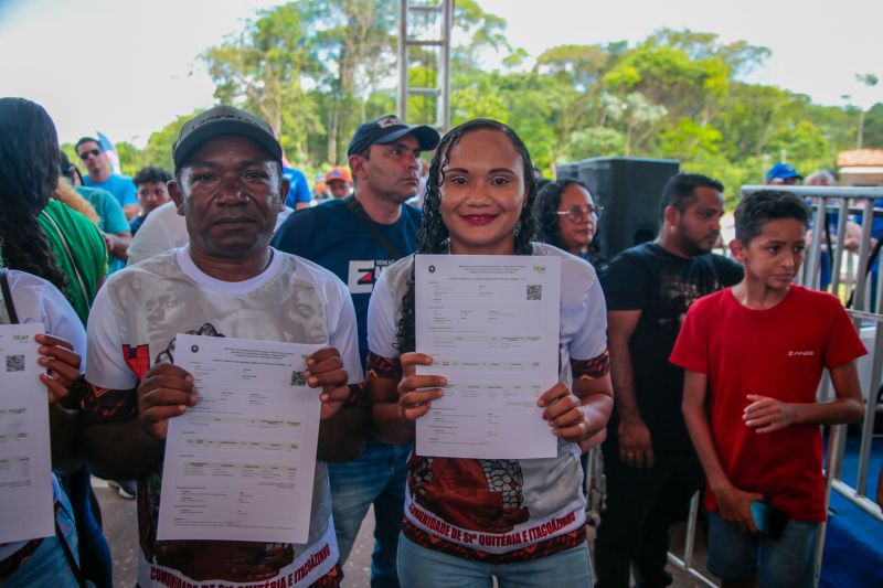 Governador Helder Barbalho Entrega de CAF para os Agricultores da Associação Remanescente de Quilombolas da Nova Aliança da Boa Vista <div class='credito_fotos'>Foto: Marco Santos / Ag. Pará &nbsp;&nbsp;|&nbsp;&nbsp; <a href='/midias/2024/originais/20299_bd9194ba-6477-ec71-b7a8-dbbf379132a0.jpg' download><i class='fa-solid fa-download'></i> Download</a></div>