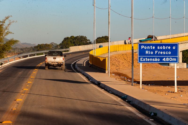 Movimentação primeiro dia usuários passando sobre a ponte do rio fresco em São Félix do Xingú

FOTOS: Marco Santos / AGPARÁ <div class='credito_fotos'>Foto: Marco Santos / Ag. Pará &nbsp;&nbsp;|&nbsp;&nbsp; <a href='/midias/2024/originais/20392_f165d3b7-f436-a81a-79b4-26dfa240cadc.jpg' download><i class='fa-solid fa-download'></i> Download</a></div>