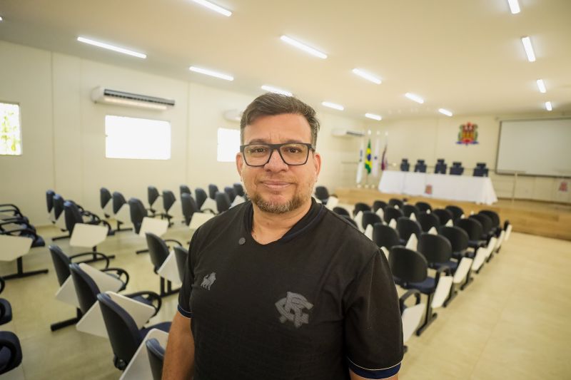 Clay Chagas - Reitor UEPA <div class='credito_fotos'>Foto: Marcelo Lelis / Ag. Pará &nbsp;&nbsp;|&nbsp;&nbsp; <a href='/midias/2024/originais/20617_3c1e2a16-1187-a846-8b72-29d8fd06d9f9.jpg' download><i class='fa-solid fa-download'></i> Download</a></div>