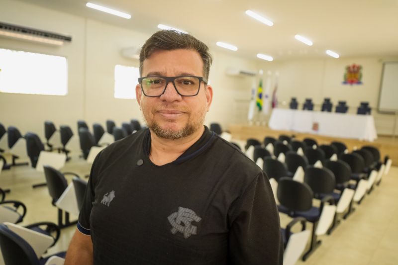 Clay Chagas - Reitor UEPA <div class='credito_fotos'>Foto: Marcelo Lelis / Ag. Pará &nbsp;&nbsp;|&nbsp;&nbsp; <a href='/midias/2024/originais/20617_b3d063d4-6684-b53d-4a8f-7d0bd5048c88.jpg' download><i class='fa-solid fa-download'></i> Download</a></div>