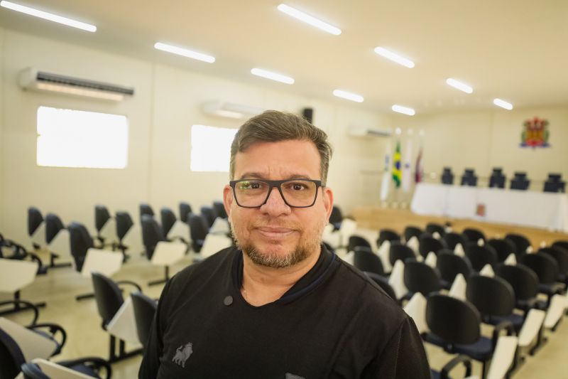 Clay Chagas - Reitor UEPA <div class='credito_fotos'>Foto: Marcelo Lelis / Ag. Pará &nbsp;&nbsp;|&nbsp;&nbsp; <a href='/midias/2024/originais/20617_e0d0ae5c-07bb-75c8-8e12-3e6c1fdae2b6.jpg' download><i class='fa-solid fa-download'></i> Download</a></div>