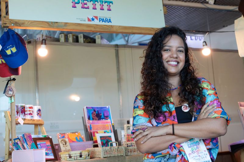 Thay Petit, ilustrações em objetos <div class='credito_fotos'>Foto: Pedro Guerreiro / Ag. Pará &nbsp;&nbsp;|&nbsp;&nbsp; <a href='/midias/2024/originais/20679_c2f2df78-d2dc-6bfd-814c-c24c1b8489f7.jpg' download><i class='fa-solid fa-download'></i> Download</a></div>