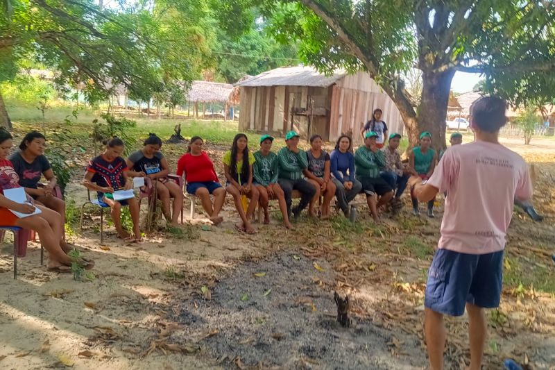 Matéria - Formação de agentes agroflorestais avança na Terra Indígena Alto Rio Guamá com foco em sustentabilidade

Fotos: DGBio/IDEFLOR-Bio/Divulgação


 <div class='credito_fotos'>Foto: ASCOM / IDEFLOR-BIO &nbsp;&nbsp;|&nbsp;&nbsp; <a href='/midias/2024/originais/20801_8f19906e-a05e-a1c1-e0f7-4c2d1091f246.jpg' download><i class='fa-solid fa-download'></i> Download</a></div>