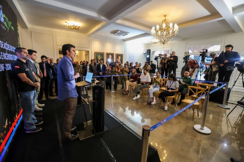 Coletiva de imprensa plano de ações contra estiagem e queimadas

fotos Marco Santos Ag Pará <div class='credito_fotos'>Foto: Marco Santos / Ag. Pará &nbsp;&nbsp;|&nbsp;&nbsp; <a href='/midias/2024/originais/20899_cafddcc5-7bd1-7489-ab74-5e97a38bfb1f.jpg' download><i class='fa-solid fa-download'></i> Download</a></div>