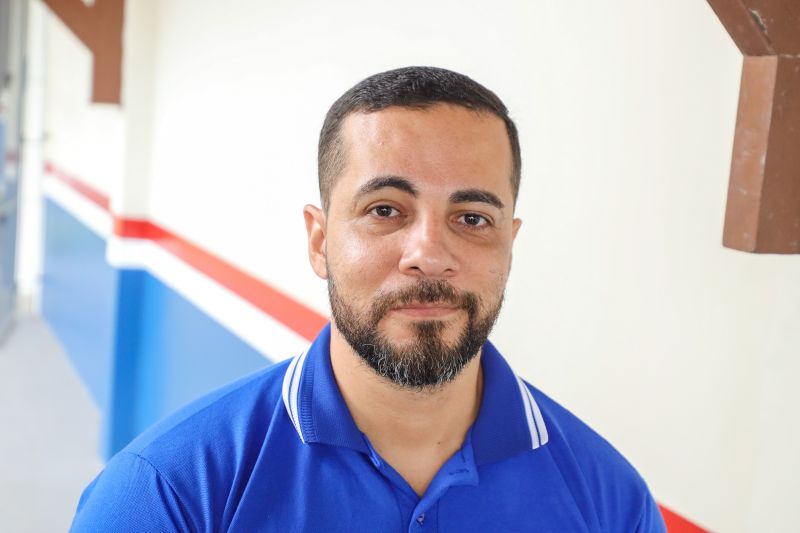 Felipe Soares - prof lingua inglesa - 15 anos no Estado <div class='credito_fotos'>Foto: Marcelo Lelis / Ag. Pará &nbsp;&nbsp;|&nbsp;&nbsp; <a href='/midias/2024/originais/21176_3497cc24-5dcf-46e9-42e0-2db8310b5f2f.jpg' download><i class='fa-solid fa-download'></i> Download</a></div>