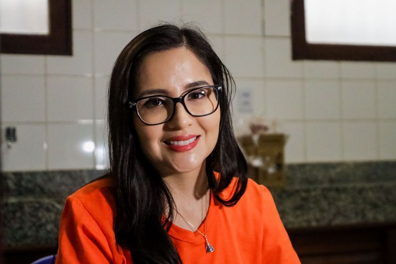 Heliana Góes, médica dermatologista presidente da sociedade brasileira de dermatologia regional Pará e atual coordenadora regional da campanha dezembro laranja em 2024 <div class='credito_fotos'>Foto: Marcelo Lelis / Ag. Pará &nbsp;&nbsp;|&nbsp;&nbsp; <a href='/midias/2024/originais/22433_c3911b9b-9c23-d1e7-b080-bc38cd009b5d.jpg' download><i class='fa-solid fa-download'></i> Download</a></div>