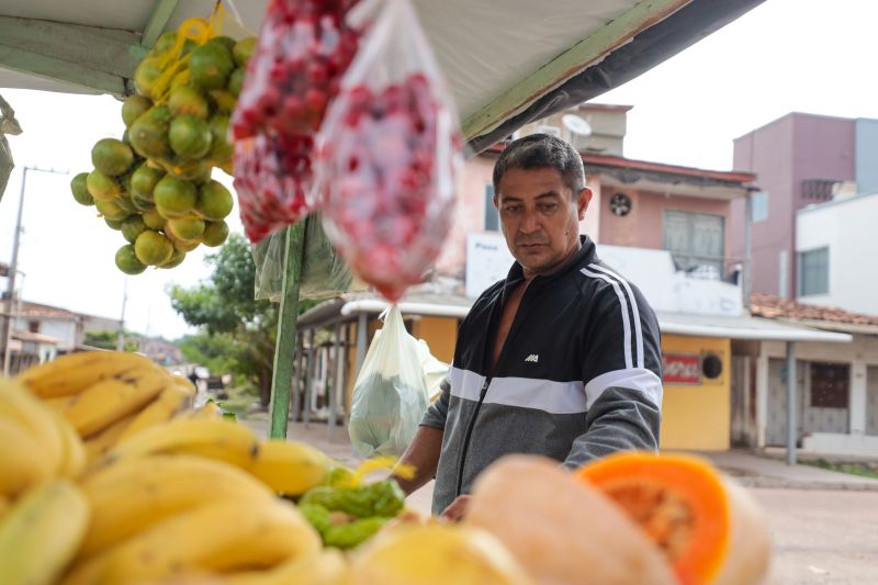 Arilson Brandão, vendedor (personagem asfalto) <div class='credito_fotos'>Foto: Pedro Guerreiro / Ag. Pará &nbsp;&nbsp;|&nbsp;&nbsp; <a href='/midias/2024/originais/22442_ceea762a-bf25-46f6-a611-f711beaa6aee.jpg' download><i class='fa-solid fa-download'></i> Download</a></div>