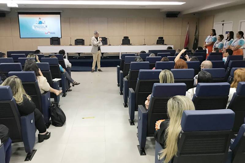 O secretário adjunto de Gestão Administrativa da Sespa, Edney Pereira, falando à platéia