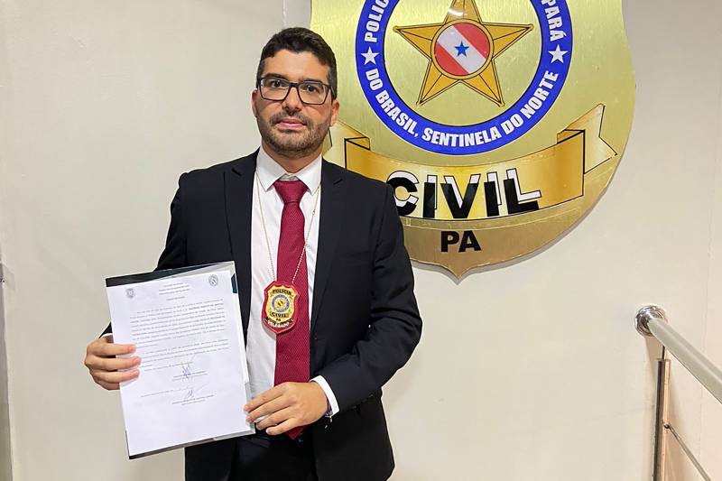 Delegado empossado Maurílio Gobate