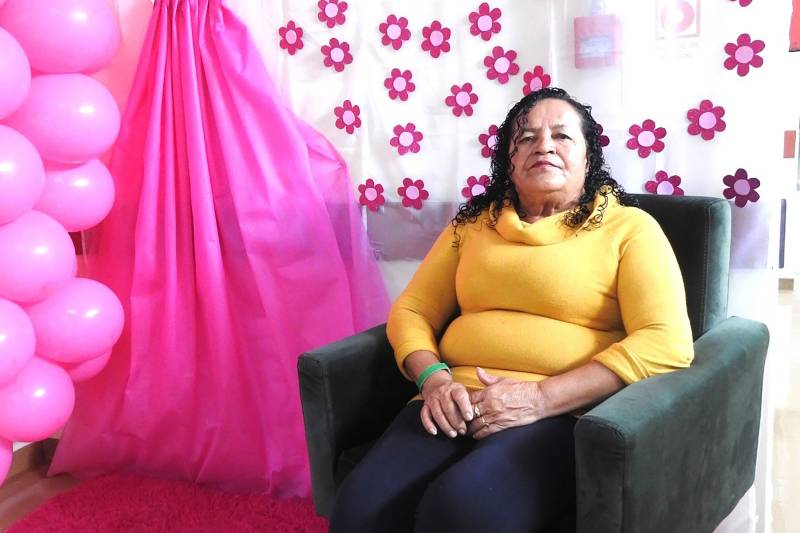 Maria do Socorro tratou os cachos com uma cabeleireira profissional