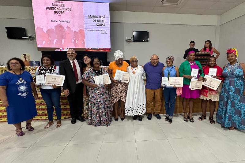 Ho,menageadas pela Seirdh, ao lado do secretário Jarbas Vasconcelos