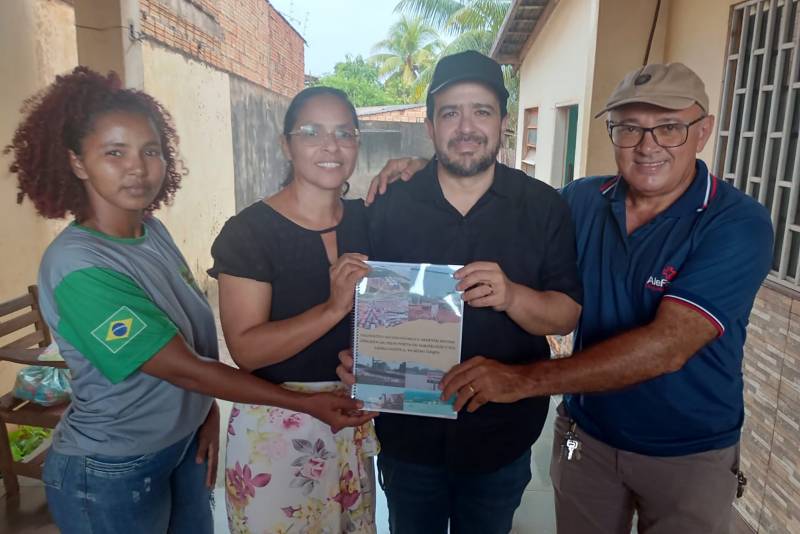 Entrega do relatório elaborado pela comunidade